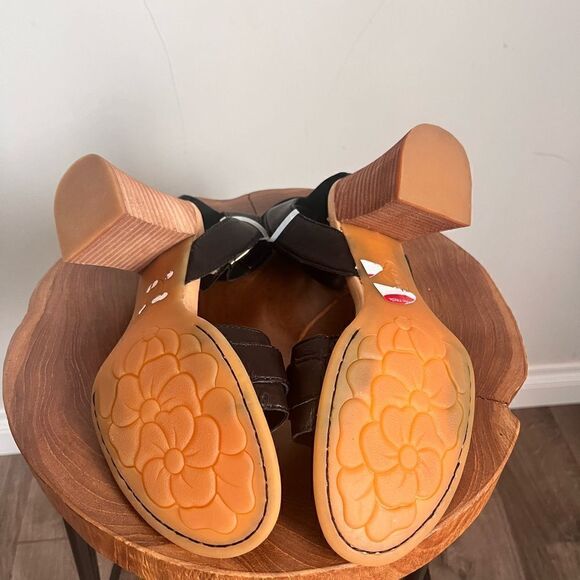 NWT Born Tahlia Sandals - Picture 7 of 7